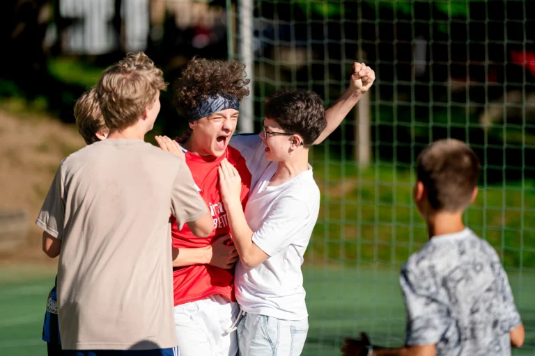 Studenti při hře na Cyrilometodějském gymnáziu